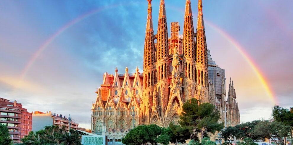 Sagrada Familia Fachada Nacimiento Arco Iris